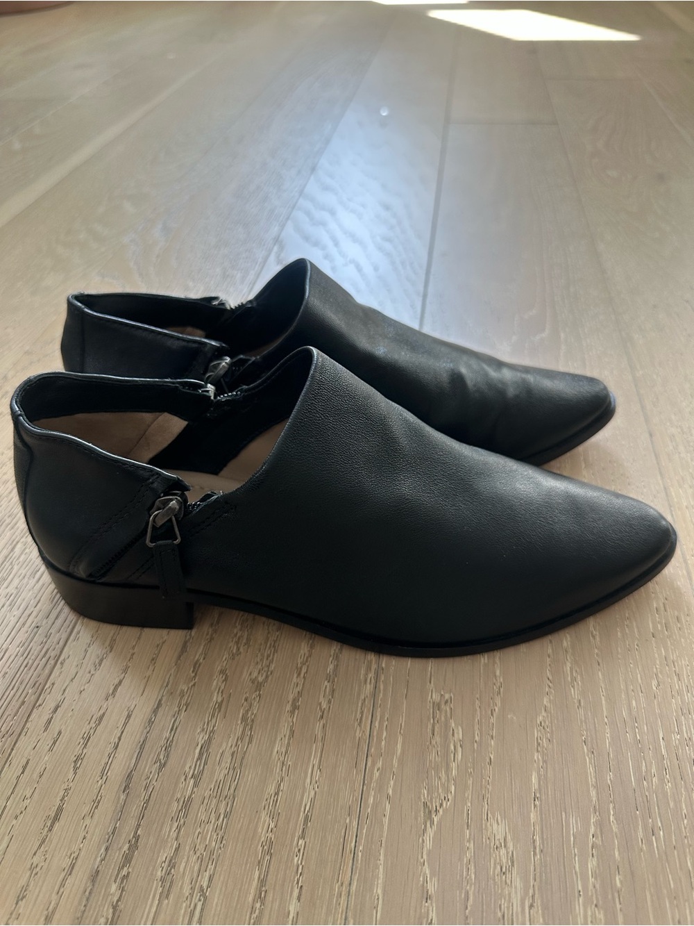 Johnston & Murphy Veronica Black Leather Pointed Toe Ankle Booties 7.5